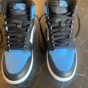 Size 8.5 US Men's Jordan 1 Retro High OG UNC